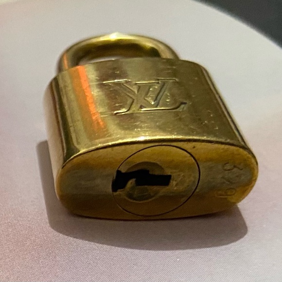 Louis Vuitton Lock Key #329 - Picture 5 of 7